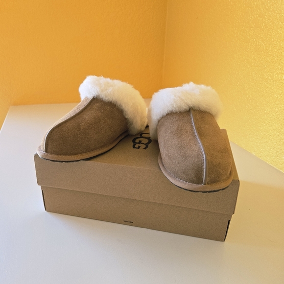 UGG Women's Scuffette II Soft & Cozy Slippers Chestnut, Style # W/1106872 Size 9 - Picture 6 of 12